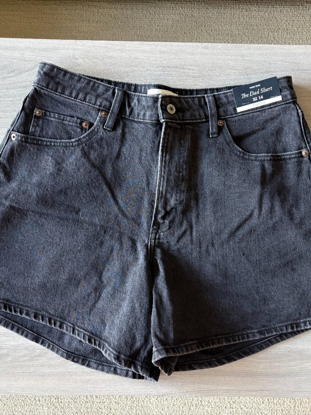 Abercrombie & Fitch NWT High Rise Dad Shorts Curve Love Size 32/14 NEVER WORN